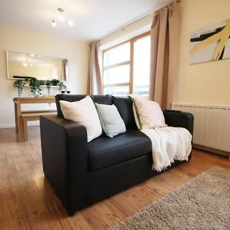 Ideal Centrally Located 2 Bed