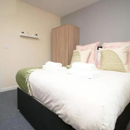 Ideal Centrally Located 2 Bed Bristol